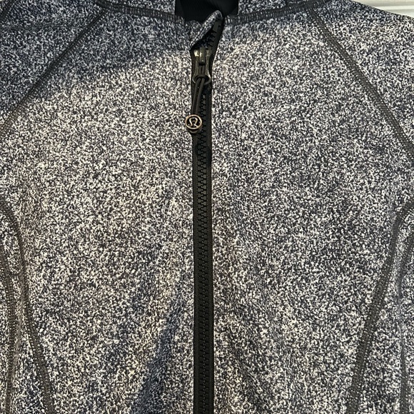 Lululemon Daily Practice Jacket/Hoodie, size 8, Vintage and in ECU - Picture 3 of 6